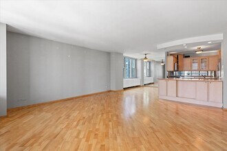 400 E Randolph St in Chicago, IL - Building Photo - Building Photo