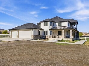 14512 S 2585 W in Bluffdale, UT - Foto de edificio - Building Photo