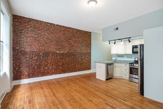 245 S 10th St in Philadelphia, PA - Building Photo - Building Photo