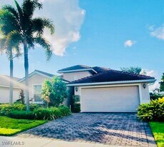 1497 Birdie Dr in Naples, FL - Building Photo