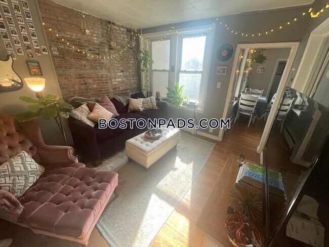 92 Endicott St, Unit 1 in Boston, MA - Foto de edificio - Building Photo