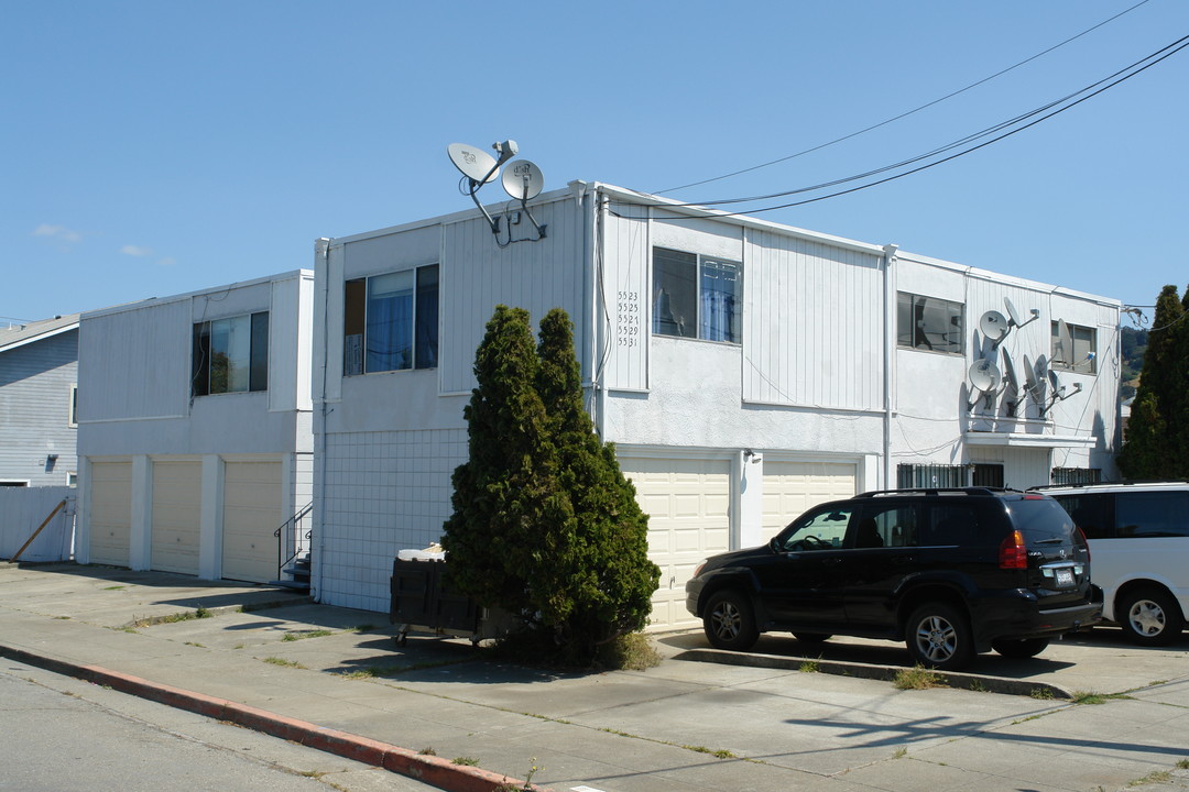 5523 Bayview Ave in Richmond, CA - Building Photo