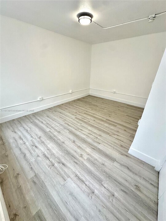 967 SW 5th St in Miami, FL - Building Photo