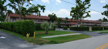 8th Fairway in Deerfield Beach, FL - Building Photo - Building Photo