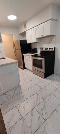 605 N Wolf Rd photo'