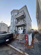 10 Pearl St, Unit 3 in Somerville, MA - Building Photo - Building Photo