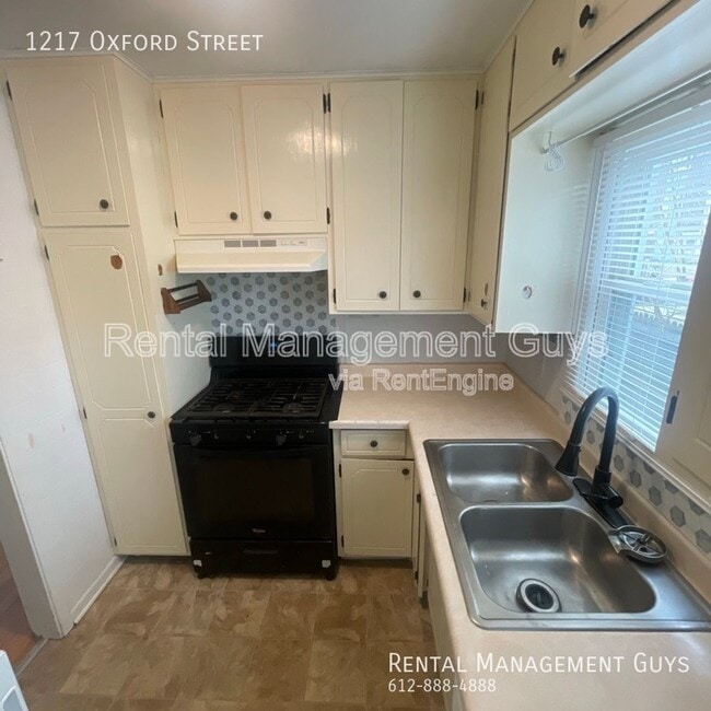 property at 1217 Oxford St