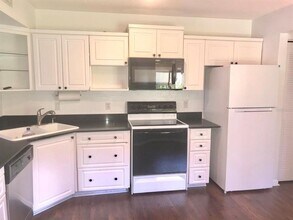 112 Oakwood Village Cir in Daytona Beach, FL - Building Photo - Building Photo