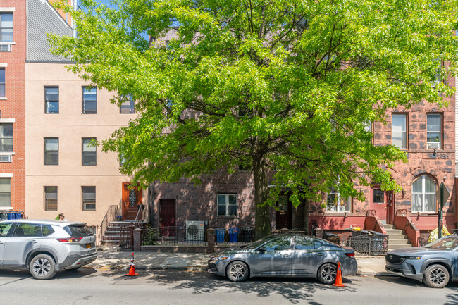 139 Meserole Avenue in Brooklyn, NY - Building Photo - Building Photo