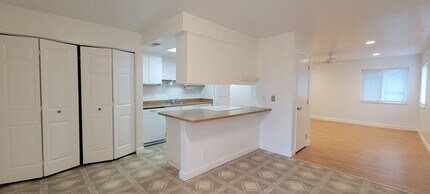 4253 White River Ct in Redding, CA - Building Photo - Building Photo