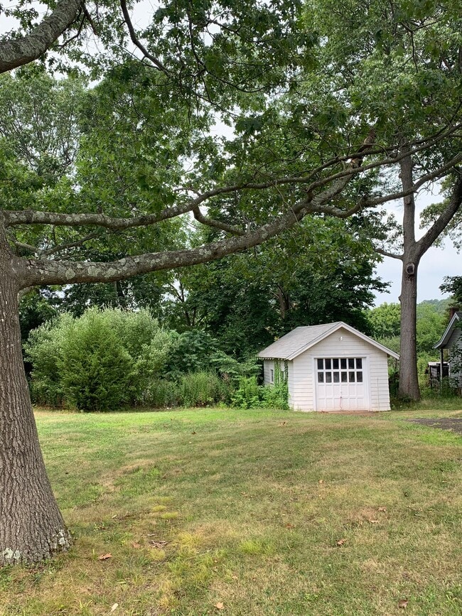 2 Wilford Rd in Branford, CT - Building Photo - Building Photo