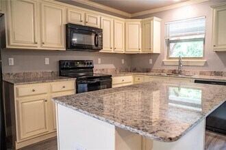 4131 W Sardinia Way in Fayetteville, AR - Foto de edificio - Building Photo