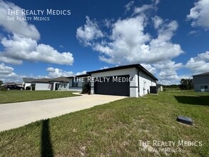 2226 Rock Dr in Poinciana, FL - Building Photo - Building Photo