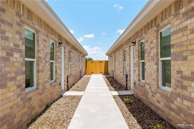 10 Hiawatha Dr in Pharr, TX - Building Photo - Building Photo