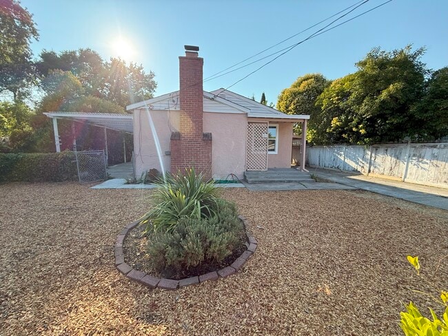 851 Pine Ave in Novato, CA - Building Photo - Building Photo