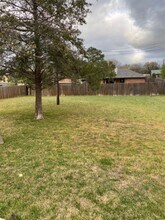 404 Maplewood St in Azle, TX - Foto de edificio - Building Photo