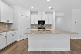 2143 Rolling Hls Ct in Stanley, NC - Foto de edificio - Building Photo