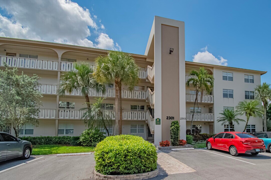 2301 Lucaya Ln in Coconut Creek, FL - Building Photo