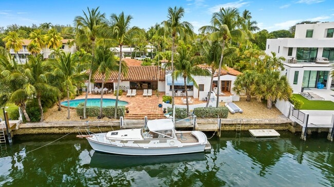 property at 1511 E Lake Dr