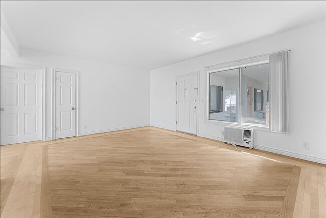 11661 Erwin St in Los Angeles, CA - Building Photo - Building Photo