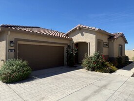 737 Betten St in Los Banos, CA - Building Photo