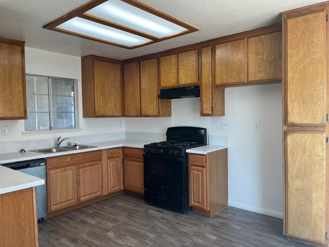 12782 1st Ave in Victorville, CA - Building Photo - Building Photo