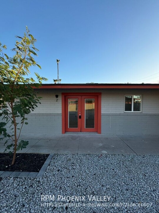 1332 N 50th St in Phoenix, AZ - Building Photo