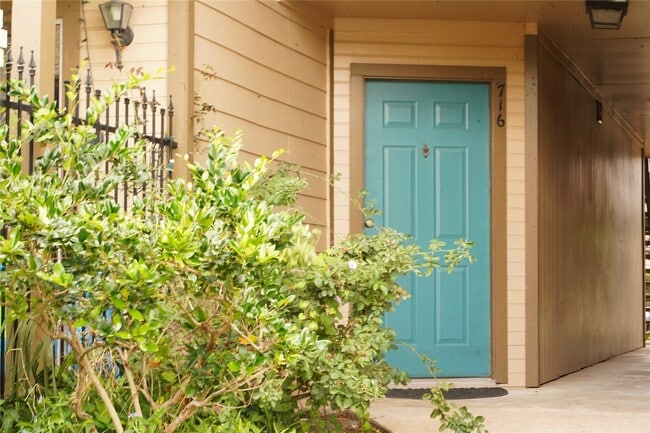 2121 Hepburn St in Houston, TX - Foto de edificio - Building Photo