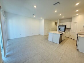 2264 Paravane Way in Wesley Chapel, FL - Building Photo - Building Photo