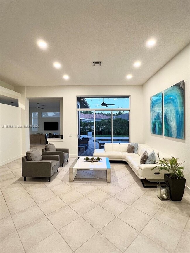 3806 Oak Ridge Cir in Weston, FL - Building Photo - Building Photo