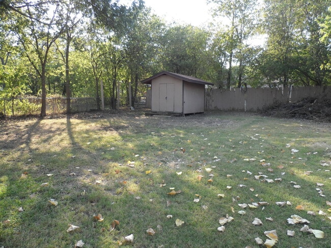 808 SW Sunnybrook Dr in Burleson, TX - Building Photo - Building Photo