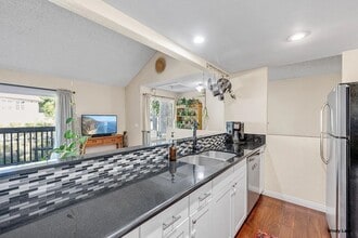 359 Windy Ln in Vista, CA - Building Photo - Building Photo