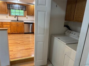 28 Mcharrie St in Baldwinsville, NY - Building Photo - Building Photo