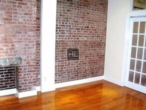 279 E 10th St in New York, NY - Building Photo - Building Photo