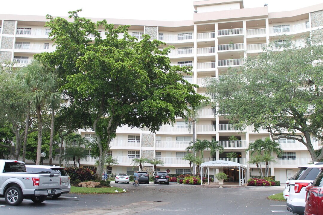 3507 Oaks Way in Pompano Beach, FL - Building Photo
