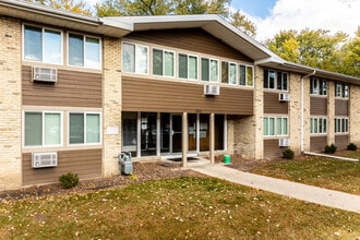 LIBERTY VALLEY APARTMENTS in Madison, WI - Building Photo - Building Photo