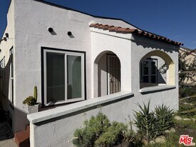 2215 S Sycamore Ave in Los Angeles, CA - Building Photo