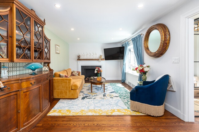 1625 Trapelo Rd in Waltham, MA - Building Photo - Building Photo