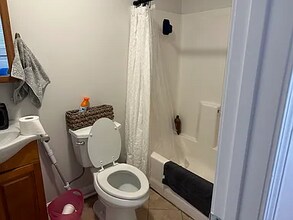 22 High St, Unit 11 in Medford, MA - Building Photo - Building Photo