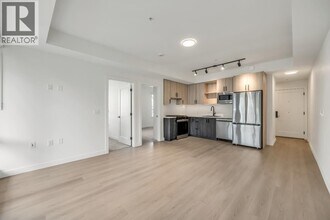 2002 St George St in Port Moody, BC - Building Photo - Building Photo