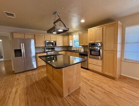 2507 Camarie Ave, Unit D in Midland, TX - Building Photo - Building Photo