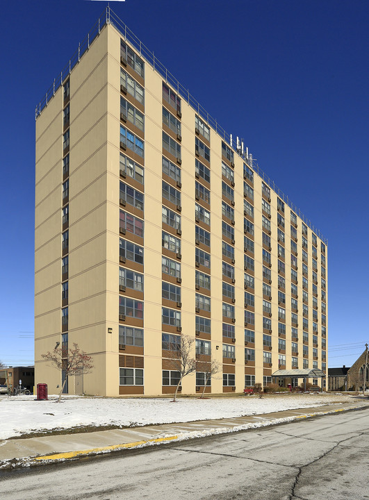 Lakeview Plaza in Lorain, OH - Building Photo