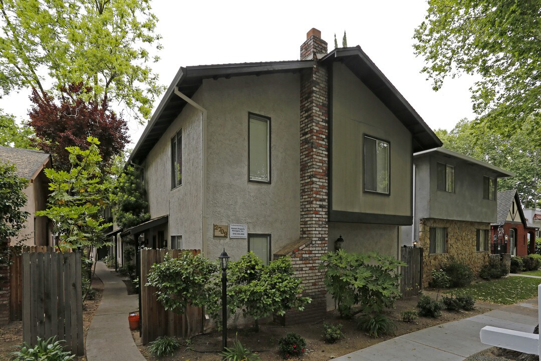 2709 D St in Sacramento, CA - Building Photo