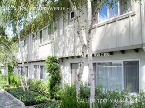 Village Square Townhouses in Sunnyvale, CA - Foto de edificio - Building Photo