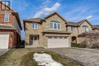 125 Assisi St in Hamilton, ON - Building Photo - Building Photo