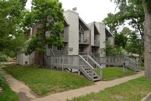 2019 Grove St Apartamentos