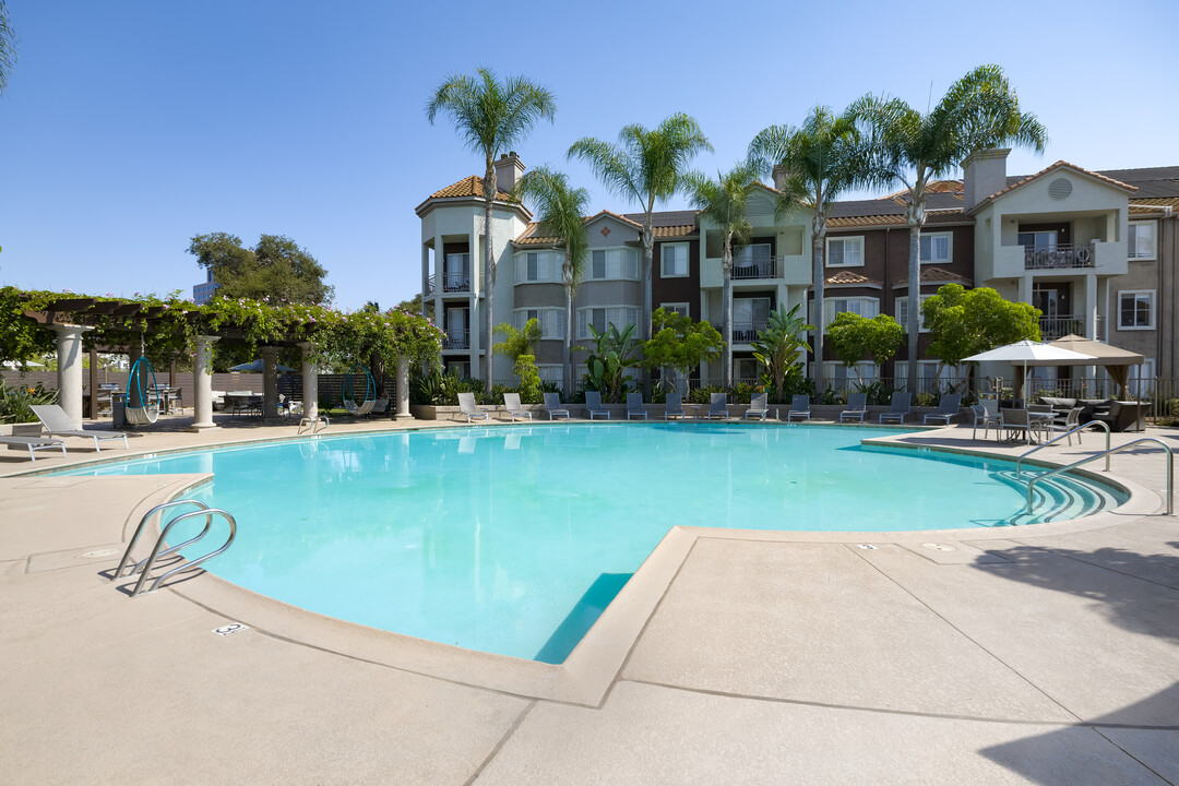 River Front Condominium Rentals in San Diego, CA - Foto de edificio