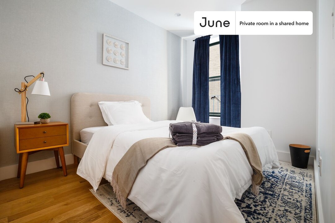 Private bedroom in 4 bed/1.5 bath Home in New York, NY - Building Photo