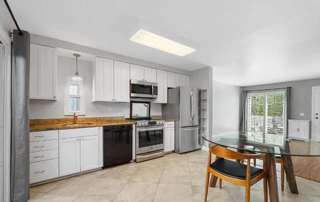 8726 Villa La Jolla Dr in San Diego, CA - Building Photo - Building Photo