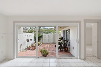 8105 SW 81st Ct in Miami, FL - Building Photo - Building Photo